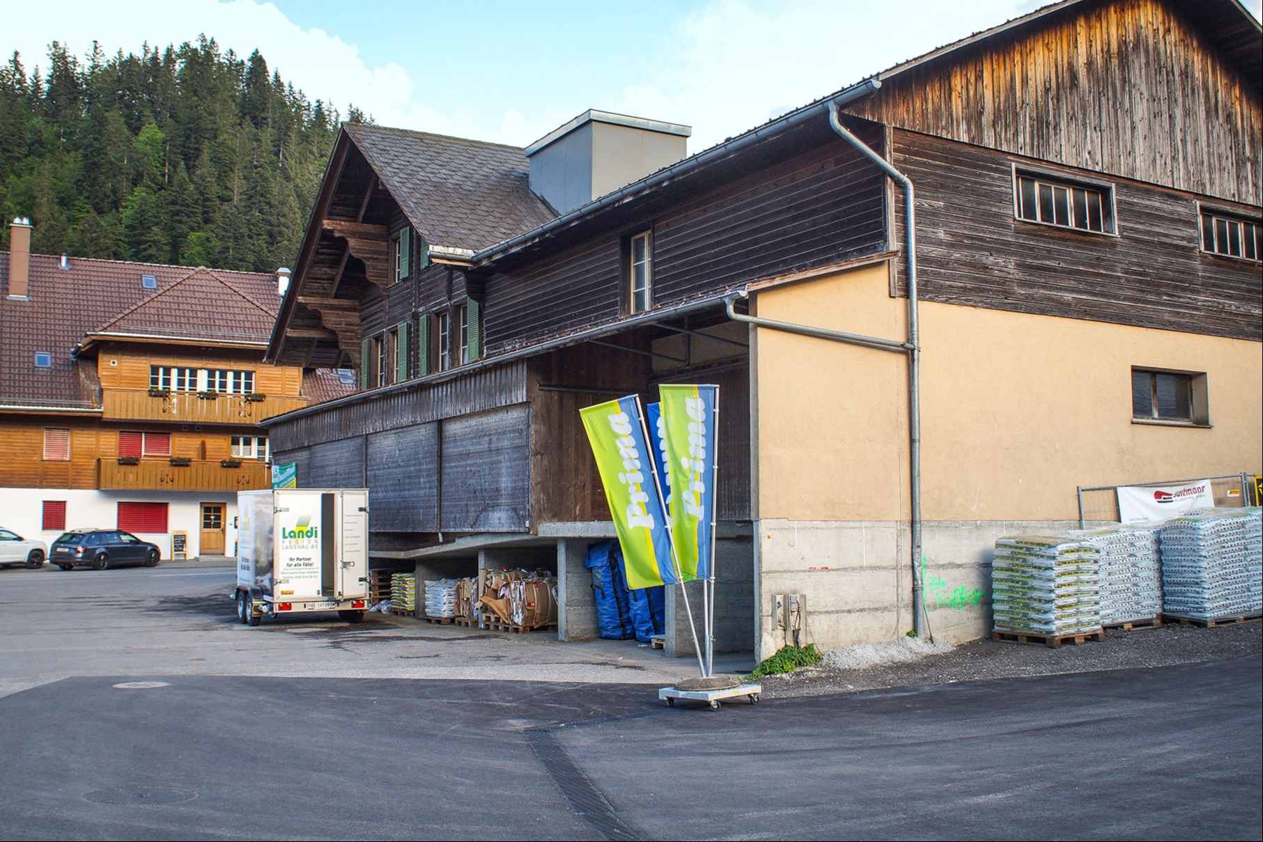 Die Bevölkerung will einen Dorfplatz und genehmigt das Geld für den Bau