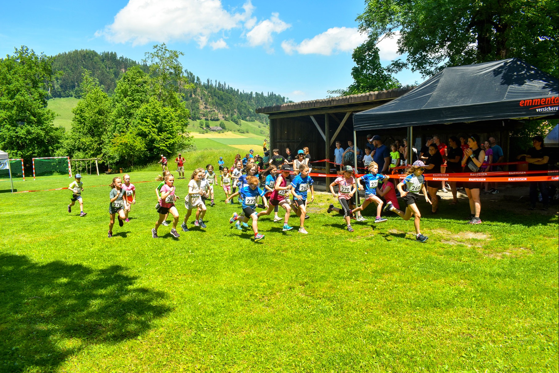 Über 360 Athleten rannten in Bowil quer durch das Gelände