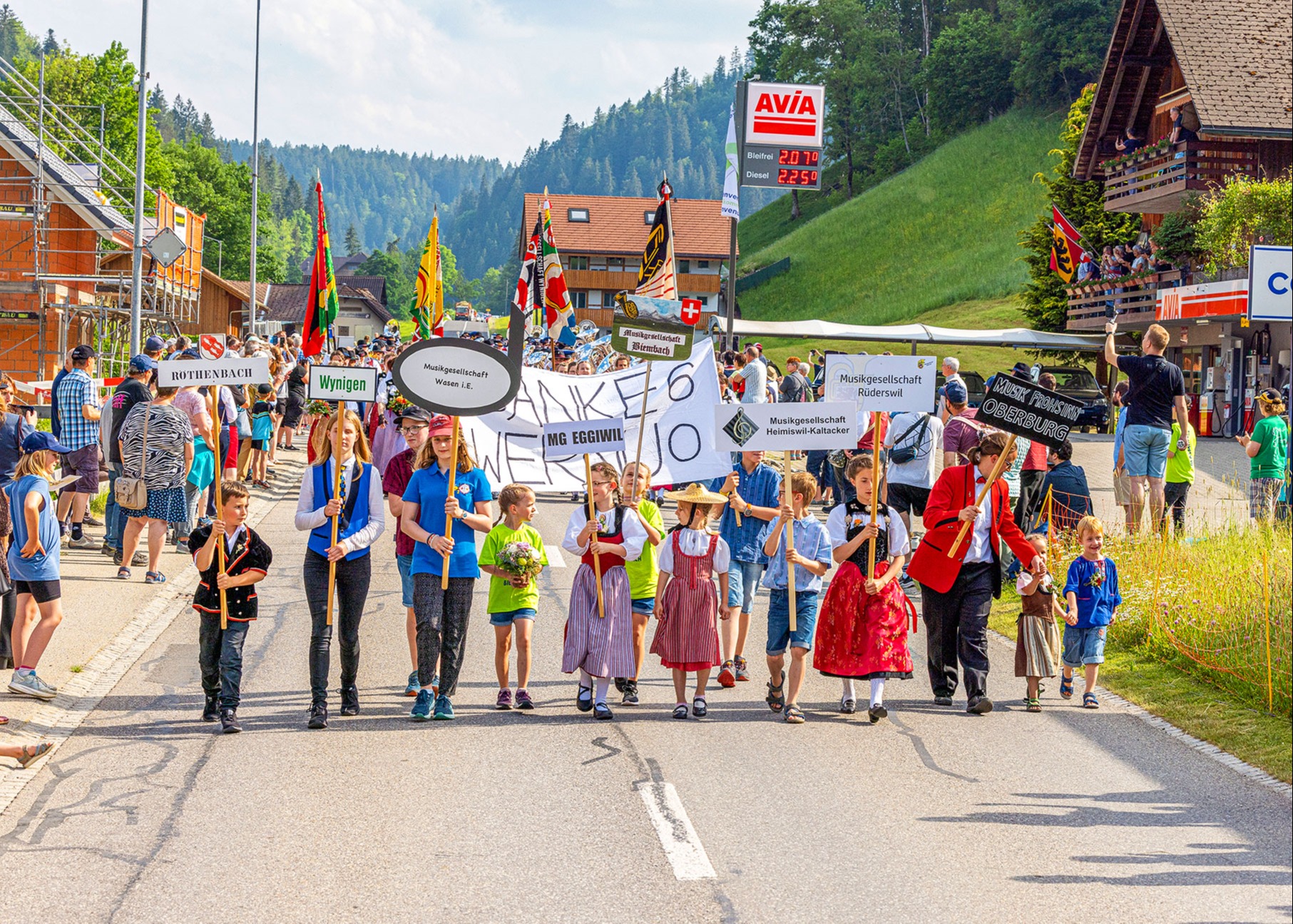 Musikspektakel in Röthenbachs Strassen