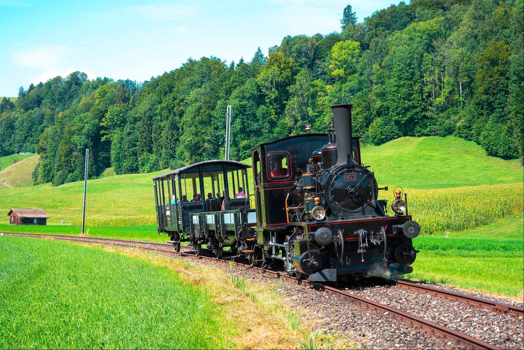 Der Hotelzug muss warten, der Aussichtswagen aber rollt