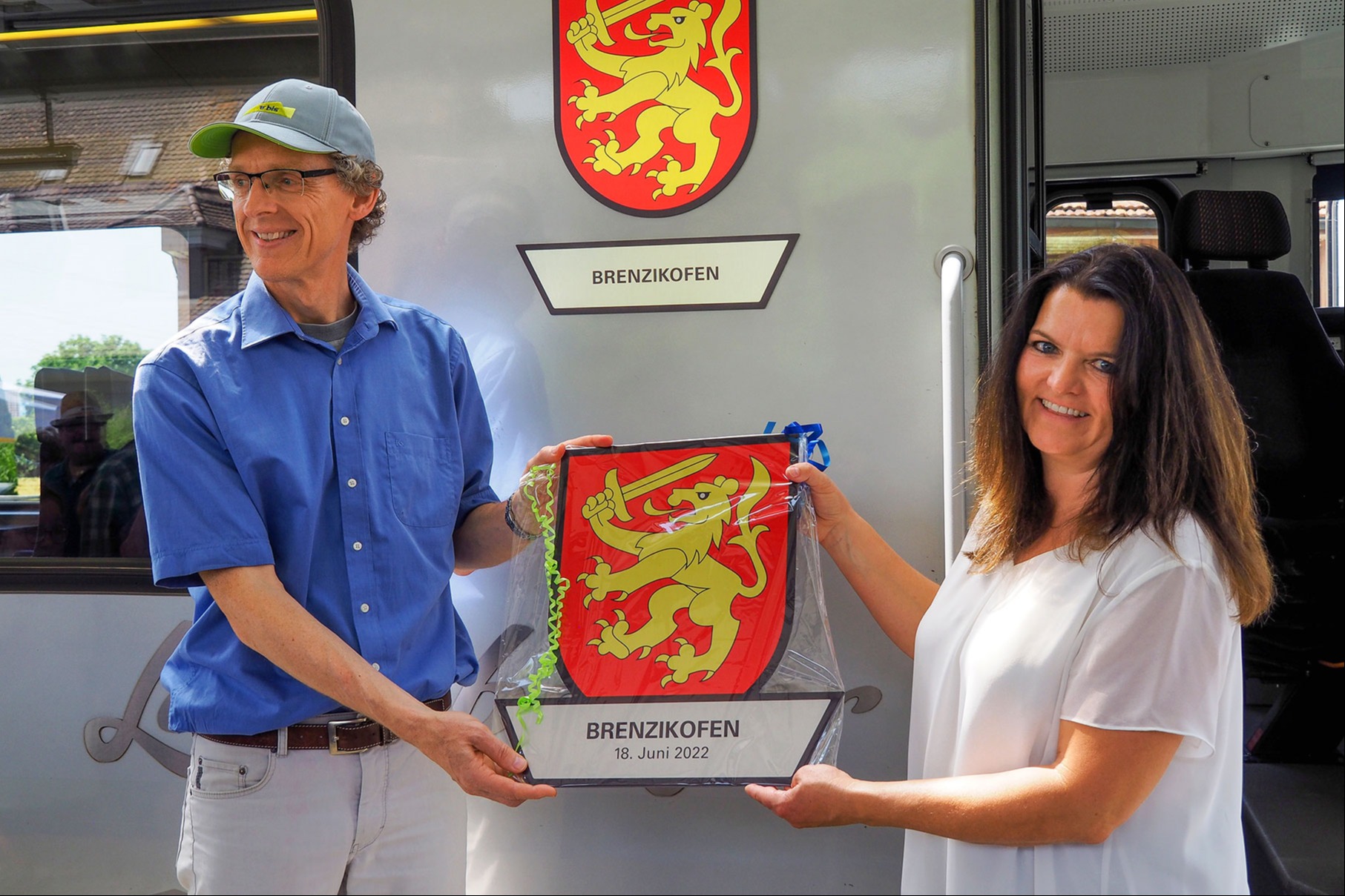 Ein Zug mit goldenem Löwen –  und ein neuer Bahnhof