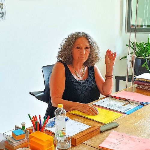 «You will see», sagte sie und baute eine Sprachschule auf
