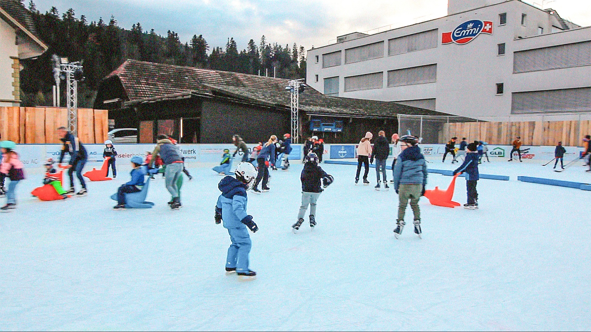 Der Eisfeldbetrieb ist gut gestartet