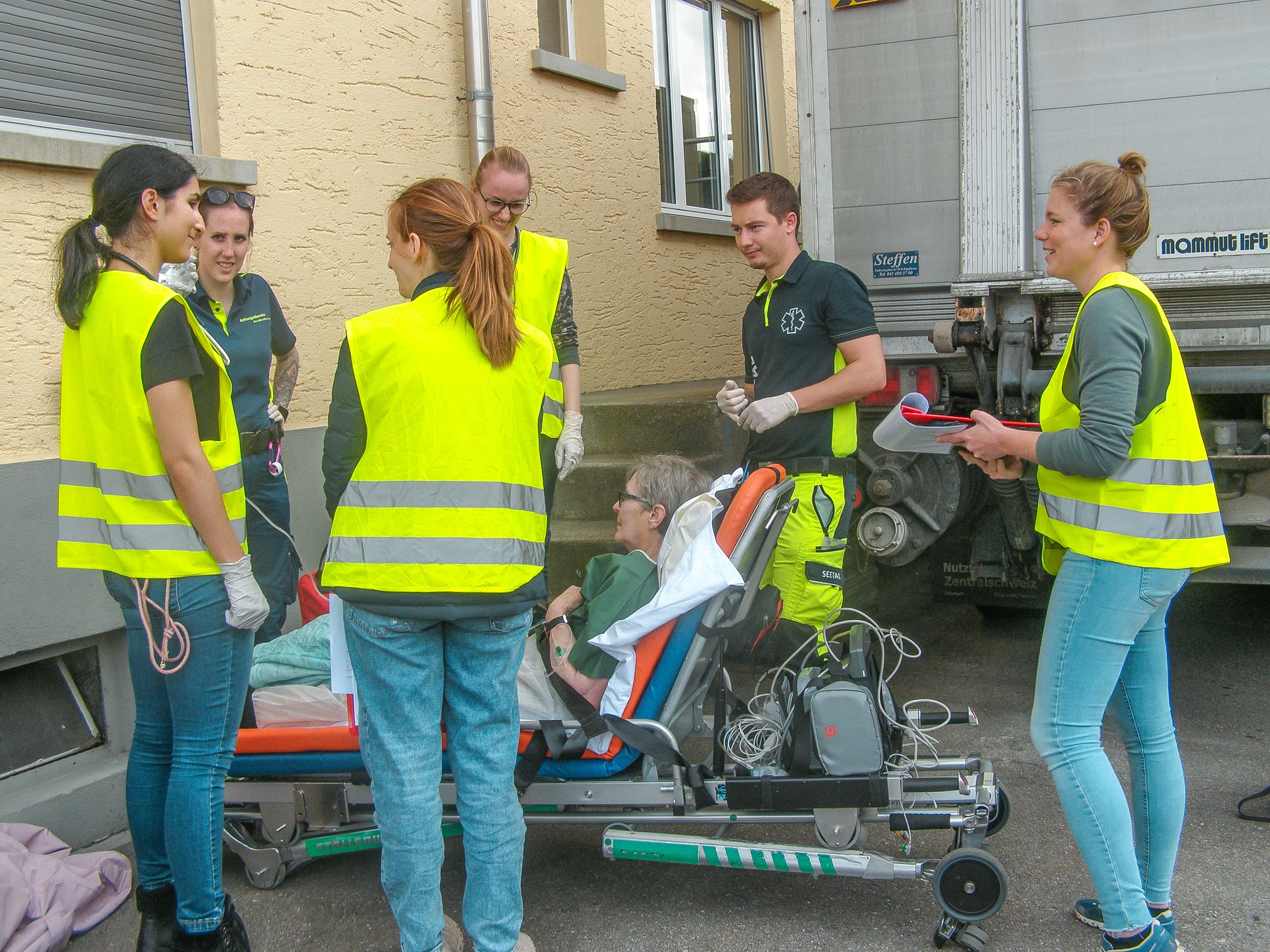 Wenn das ganze Dorf zum Übungsfeld für die Rettung wird