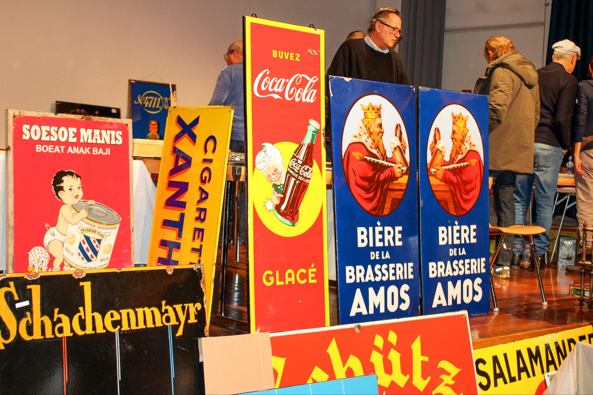 Grosses Angebot an alten Schildern
