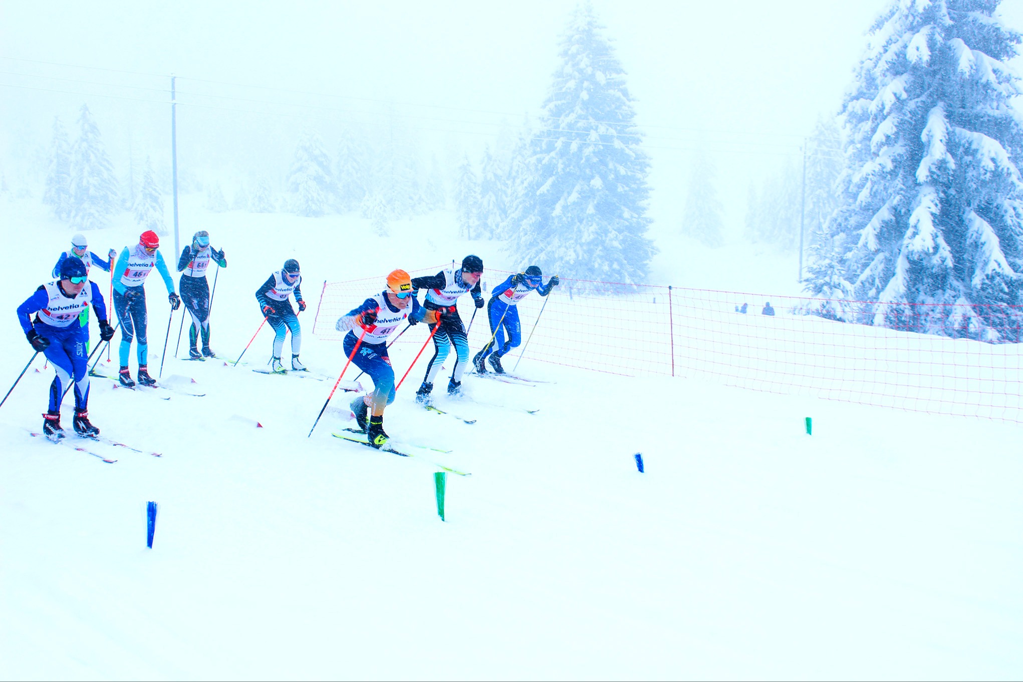 Die Langläuferinnen und Langläufer trotzen dem Schneetreiben