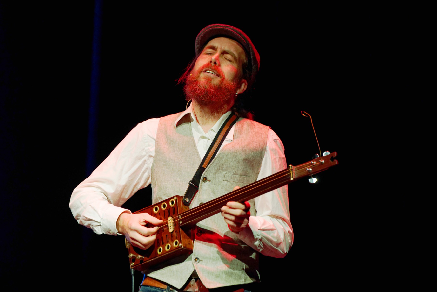 Heiniger ist mit seinem ersten Soloprogramm «drus u dänne»