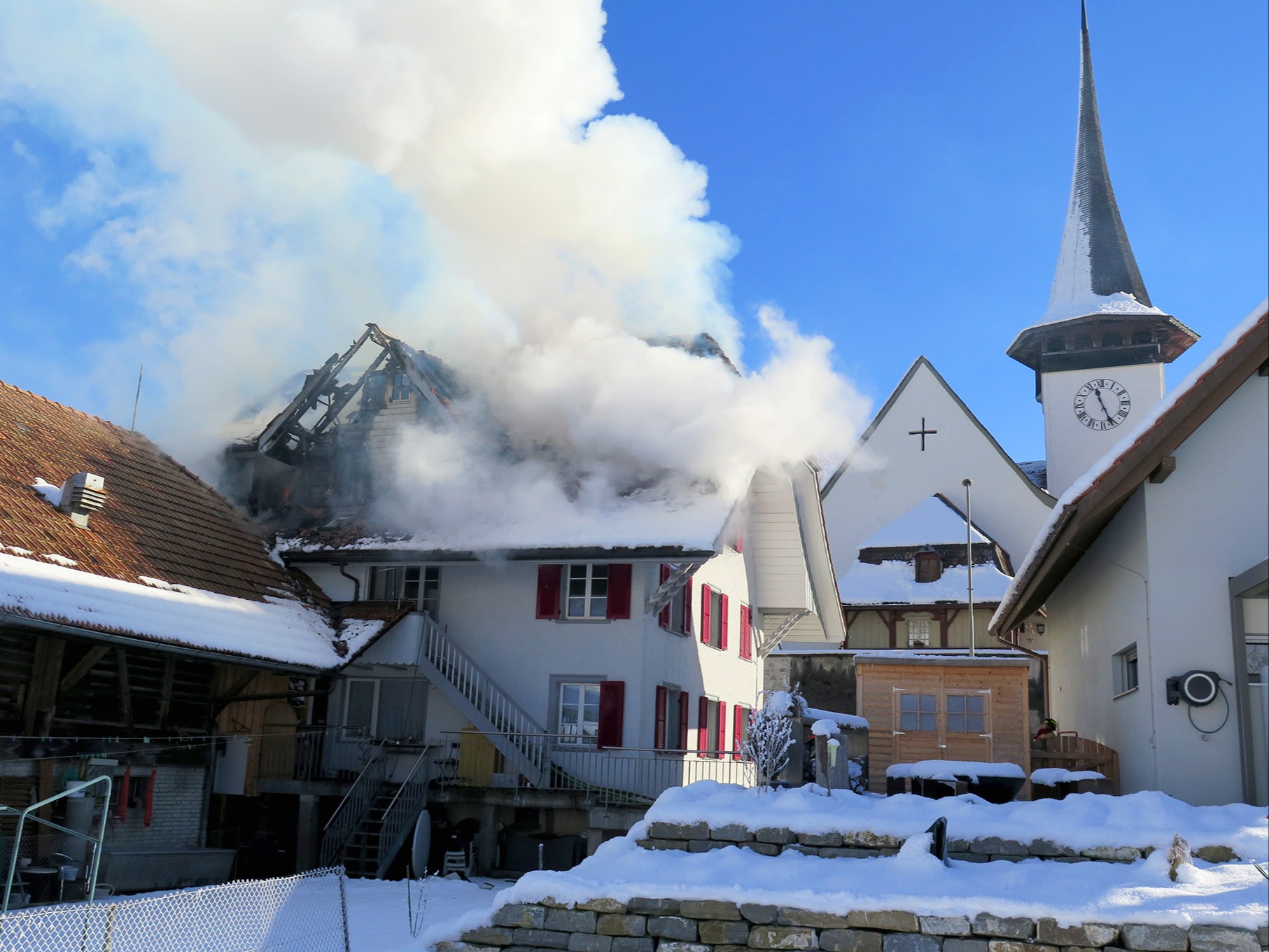 Hilfe nach Brand  eines Wohnhauses