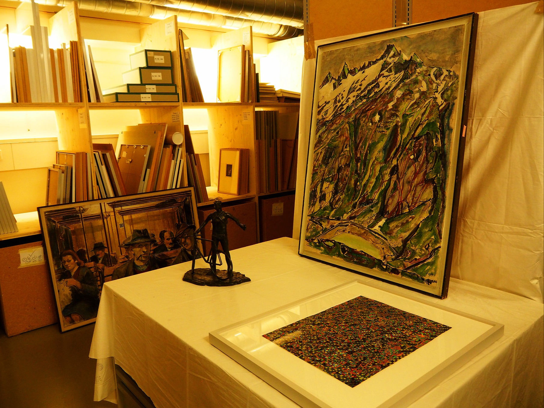 Kunst vom Keller ins Wohnzimmer bringen