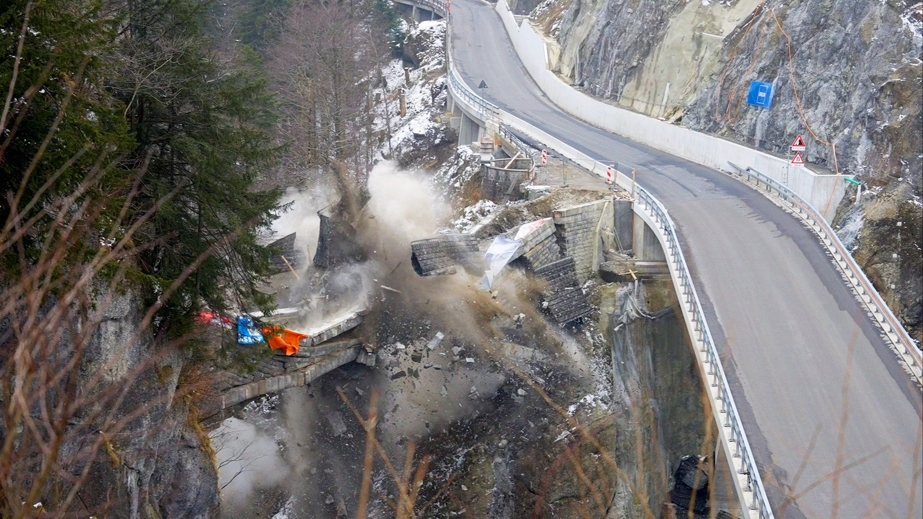 Alte Chlusbodenbrücke gesprengt
