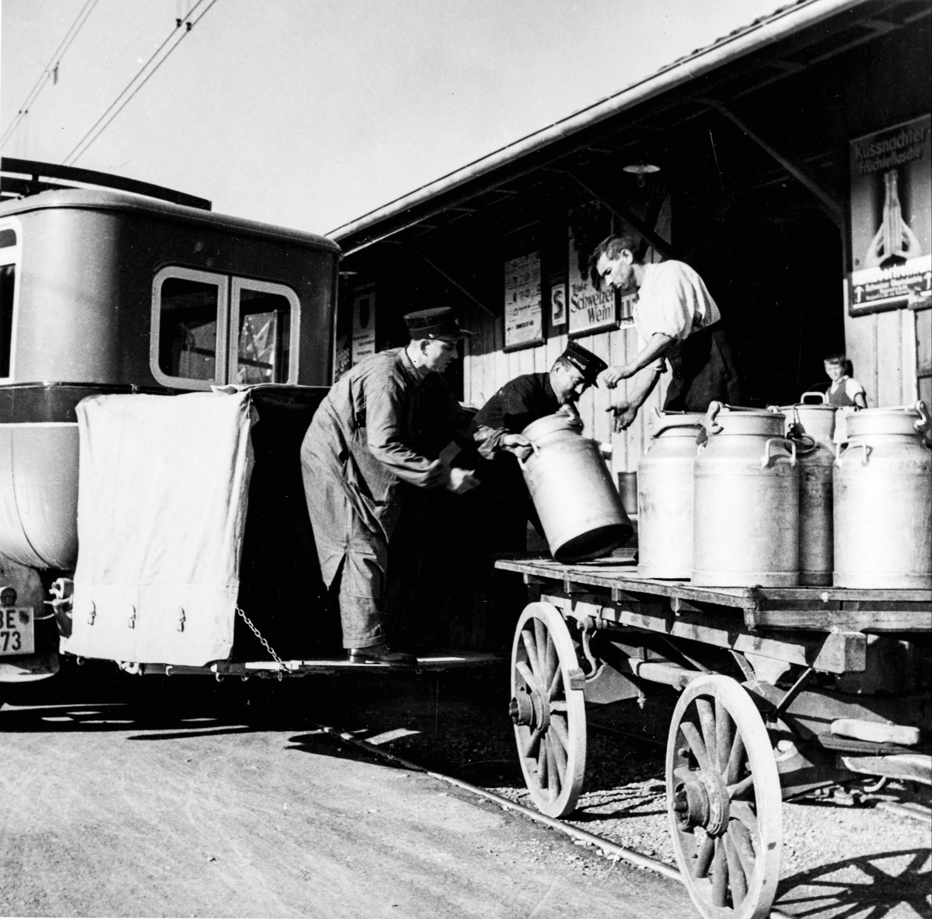 Milchtransport mit Postauto