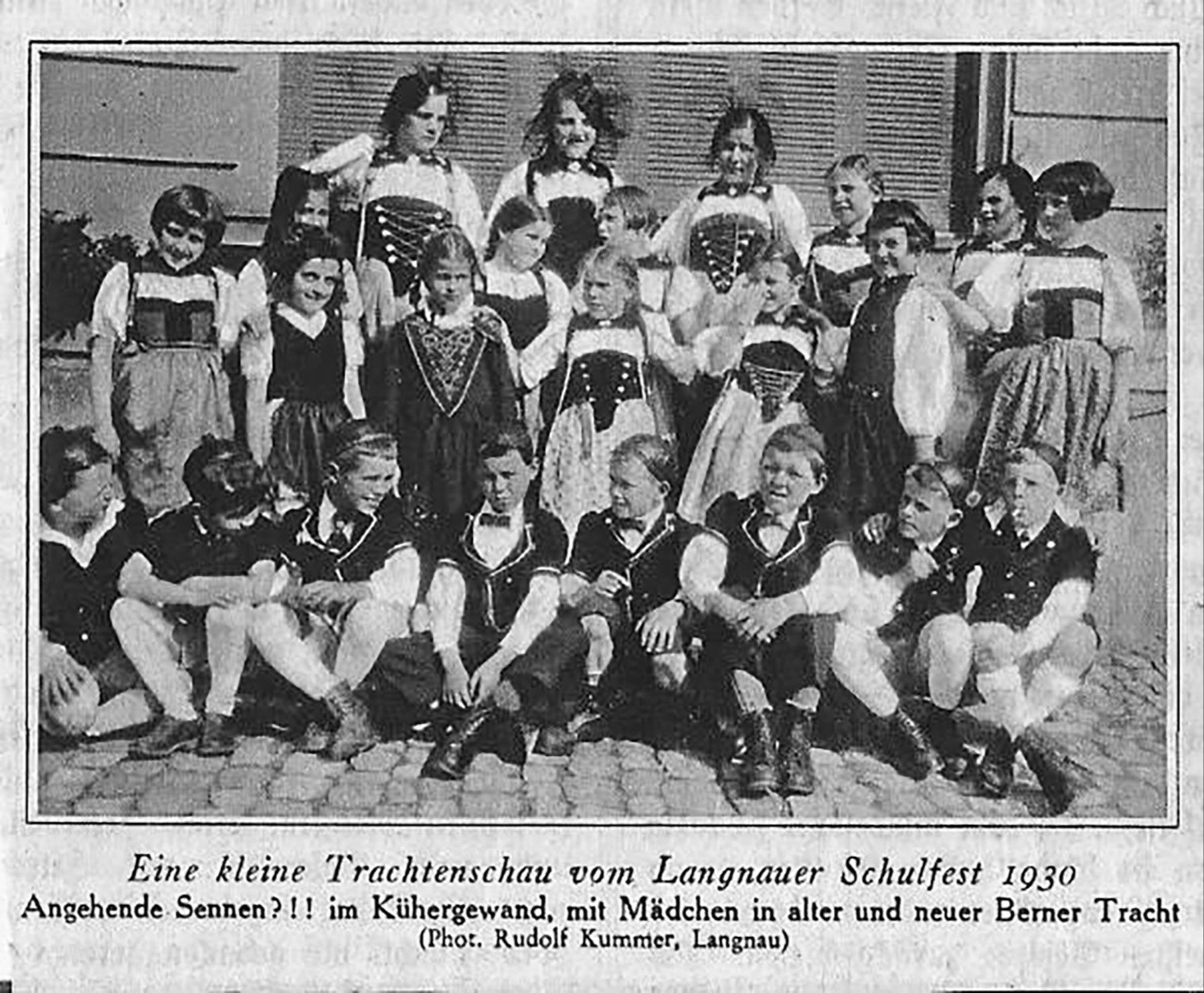 Trachtenschau am Schulfest