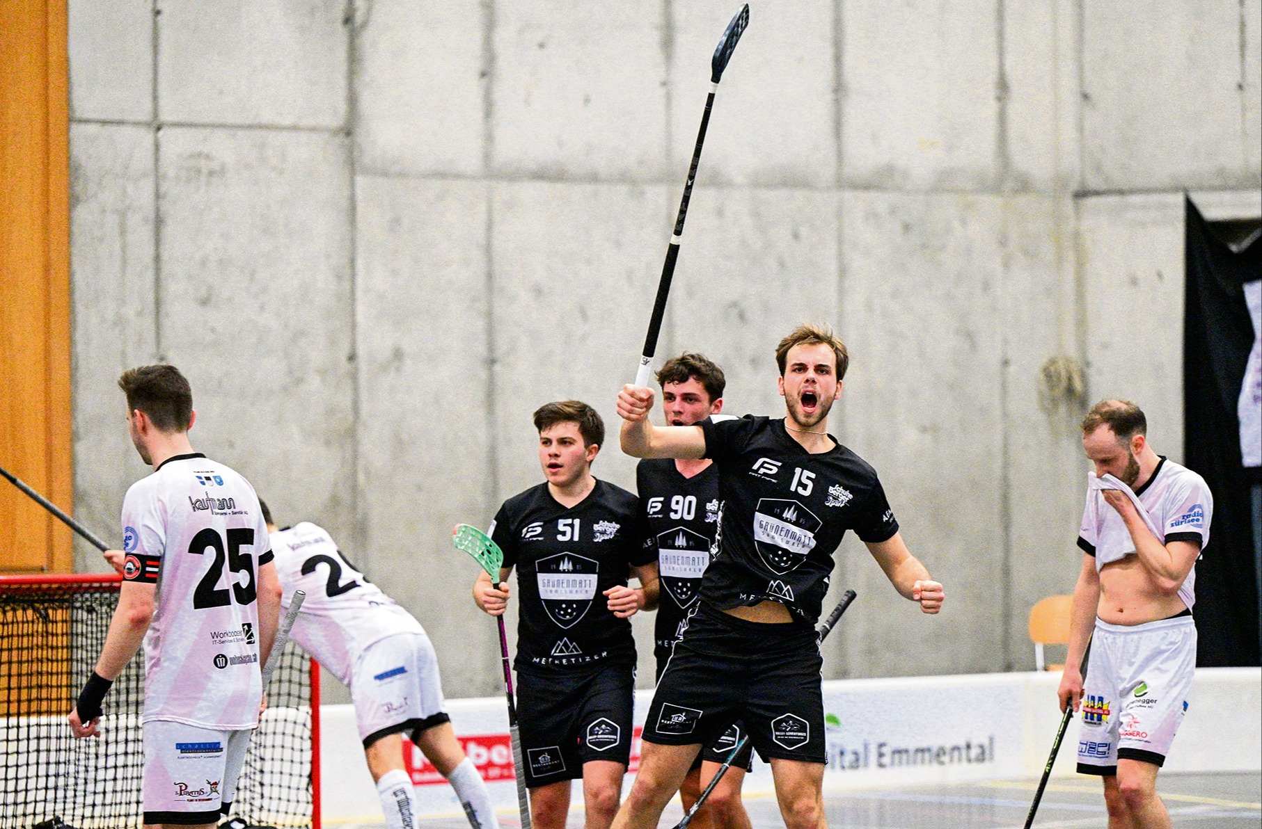 Klare Siege für Skorps und Tigers