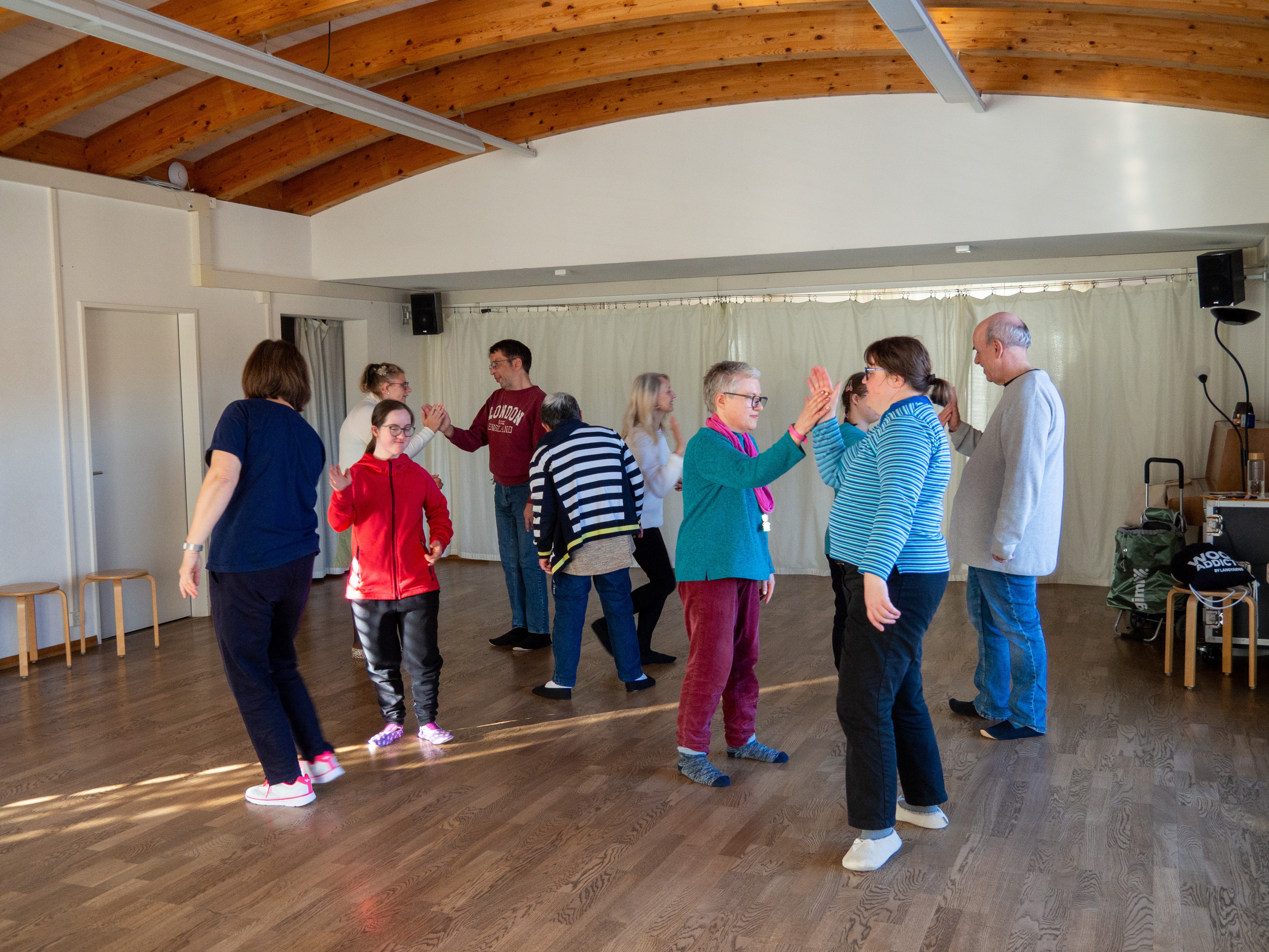 Tanzen, lernen und teilhaben mit der VHS plus