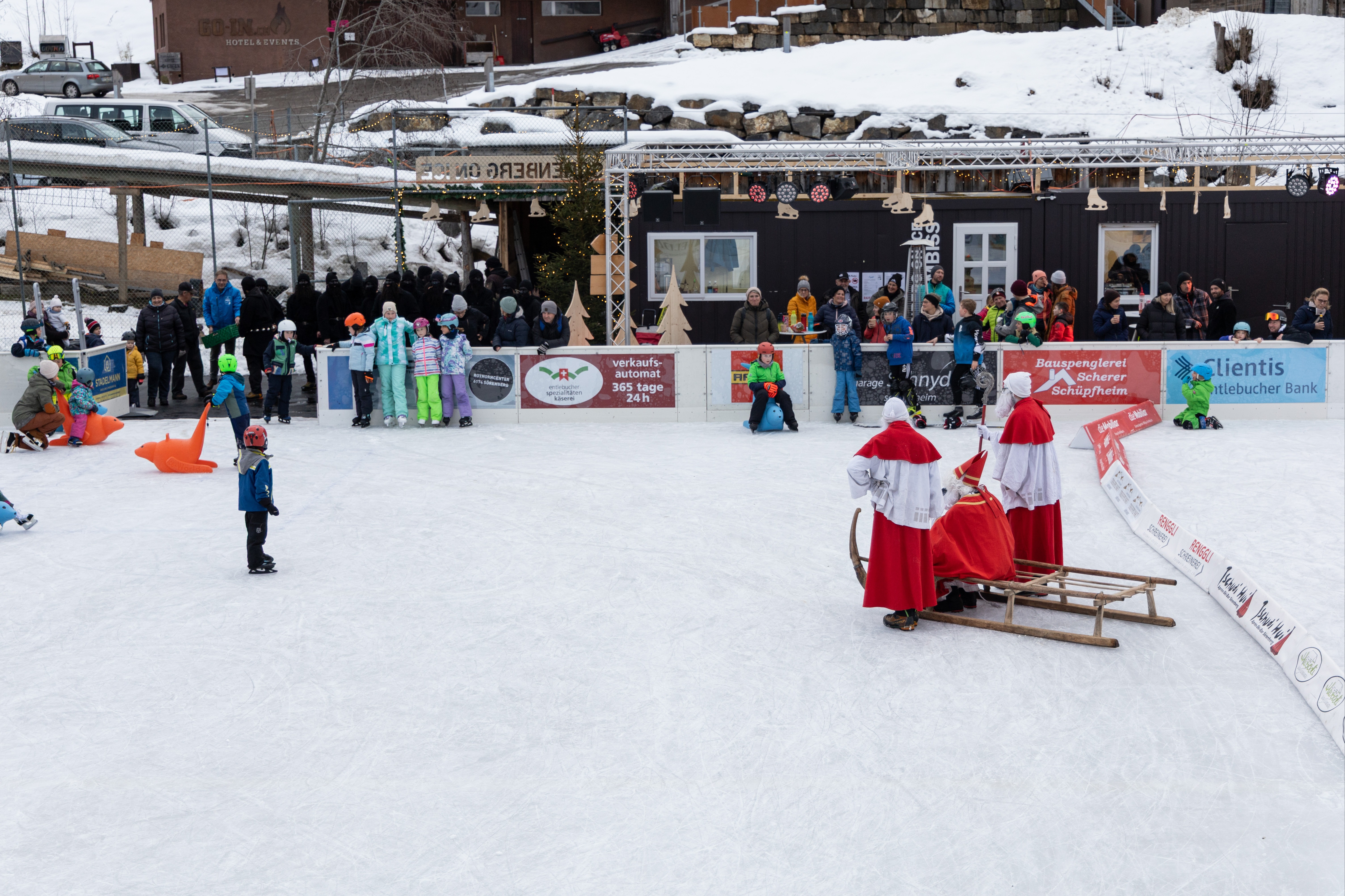 Samichlaus eröffnete «Sörenberg on Ice»