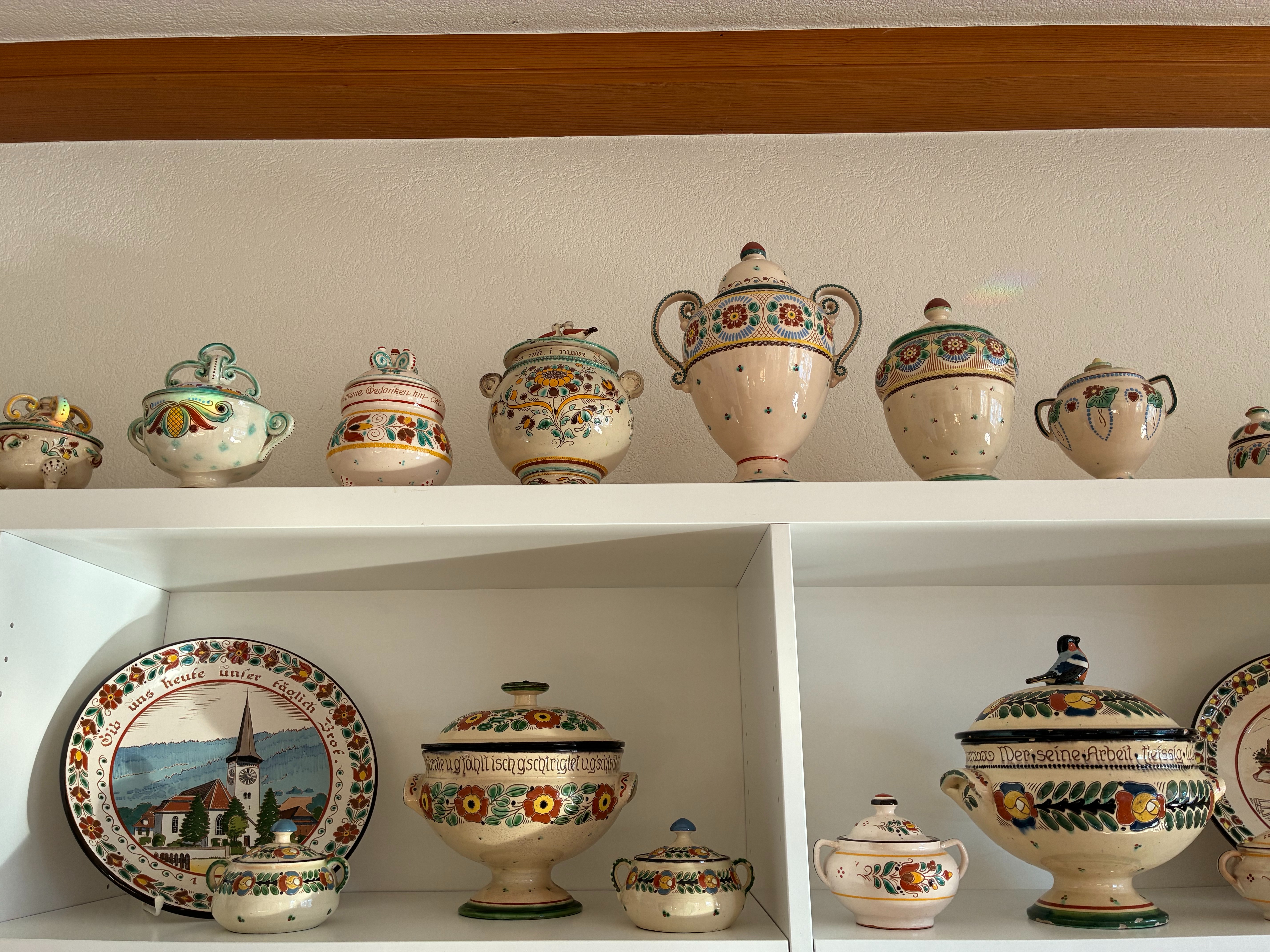 Die Portmanns wohnen inmitten  einer Keramiksammlung