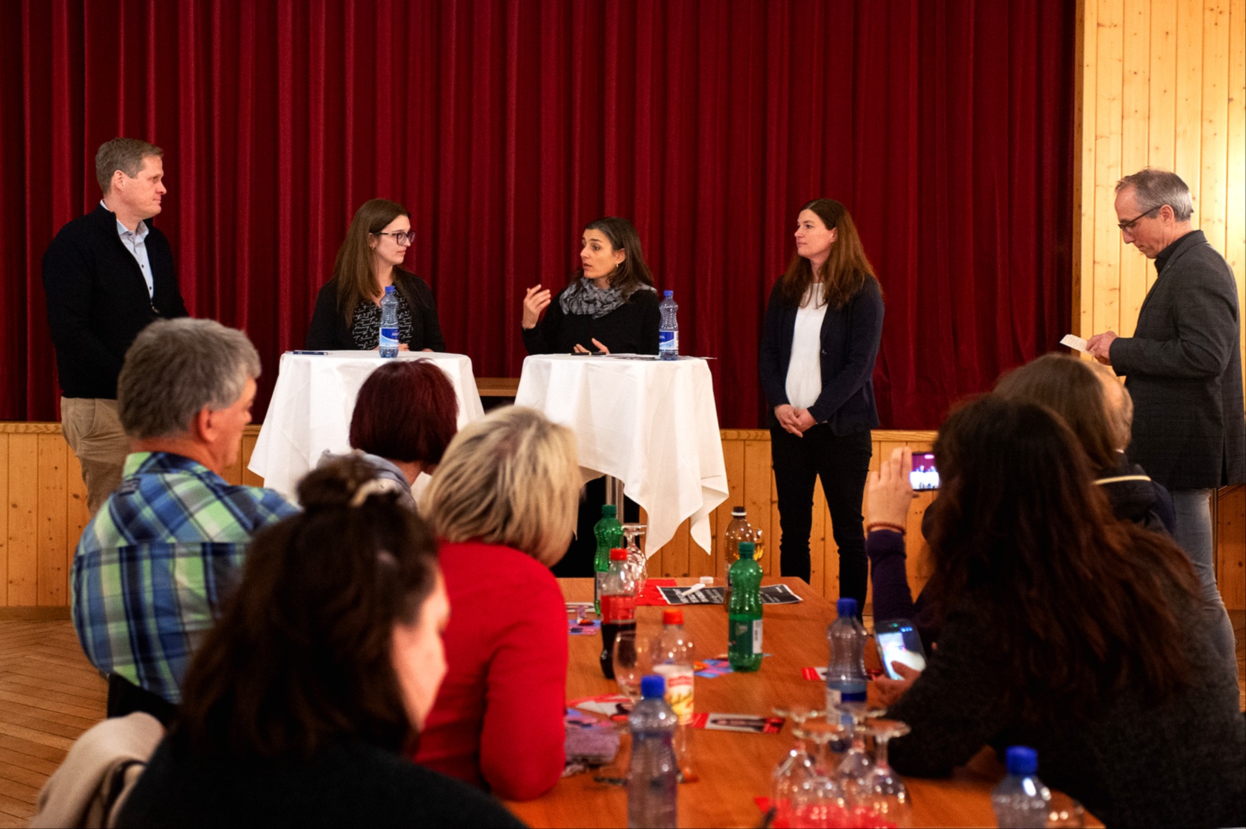 Regeln für soziale Medien oder die Eltern mehr in die Pflicht nehmen?