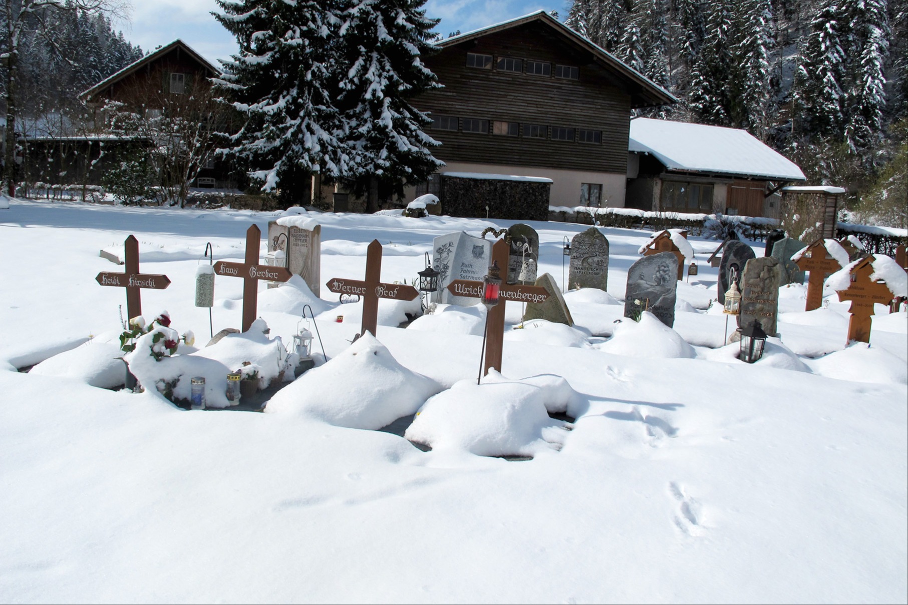 Kreuze mit besonderer Schrift