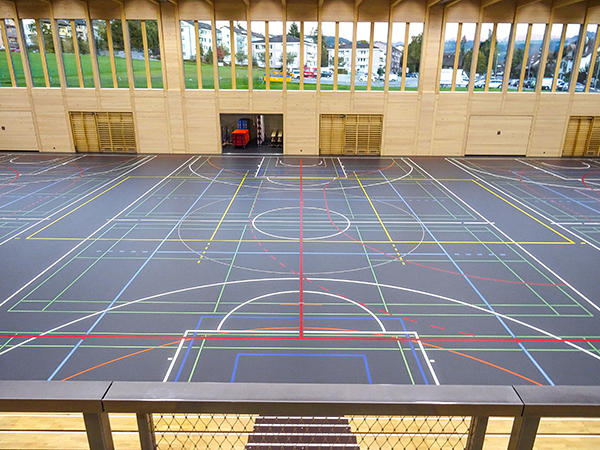 Endlich eine grosse, heimelige Sporthalle