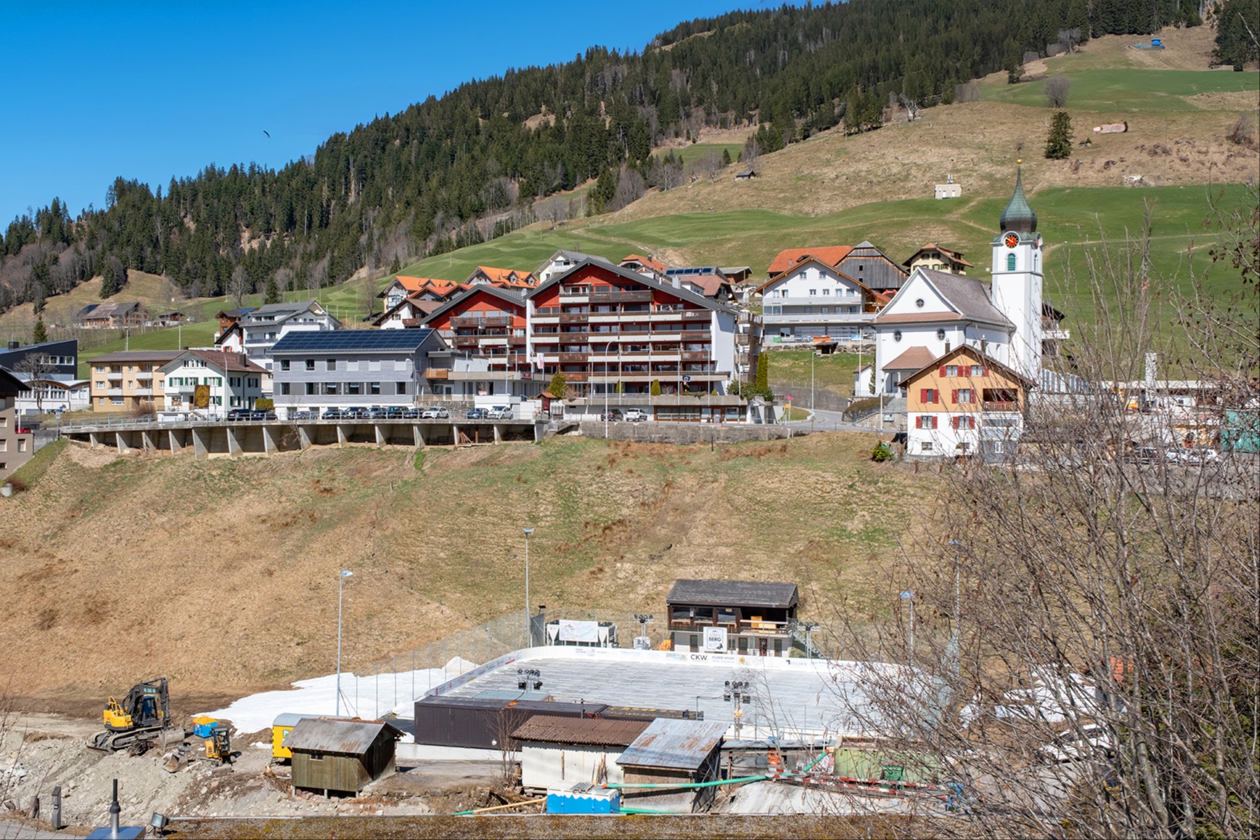 Wie weit ist die Mountain Lodge?