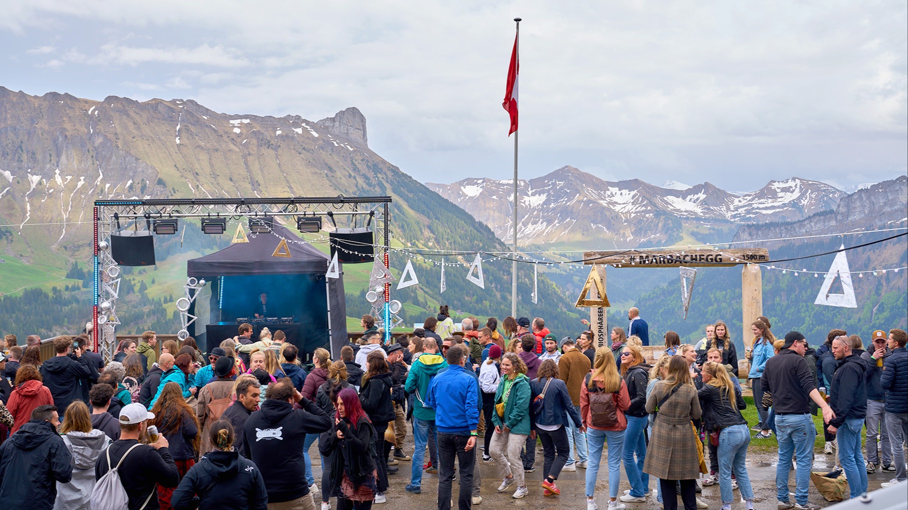 Wummernde Bässe und elektronische Beats inmitten der Bergwelt