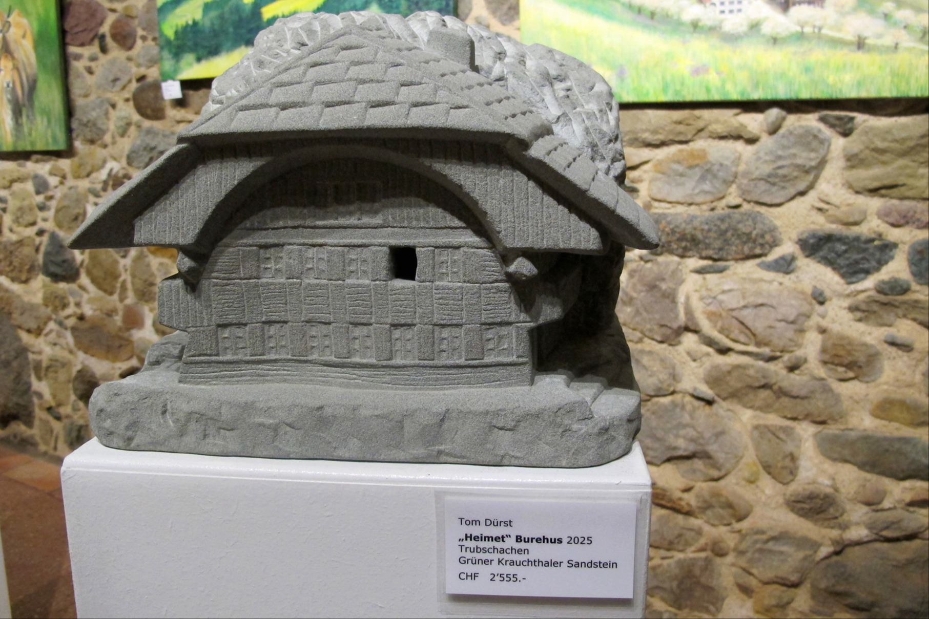 Kunst, geschaffen aus Stein und Farben