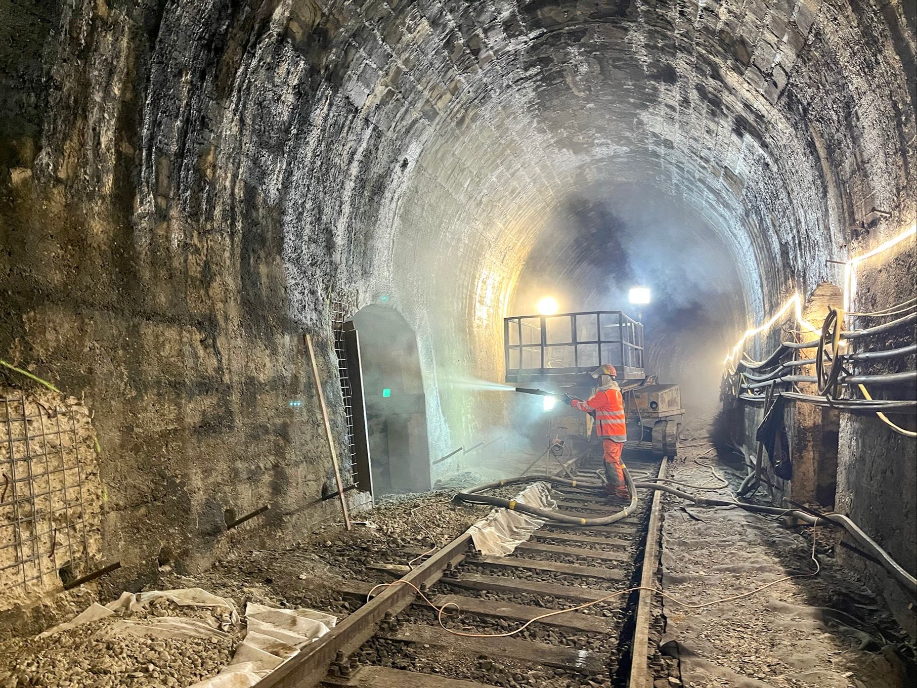 Sumiswalder Eisenbahntunnel erhält neue Sohle und moderne Technik