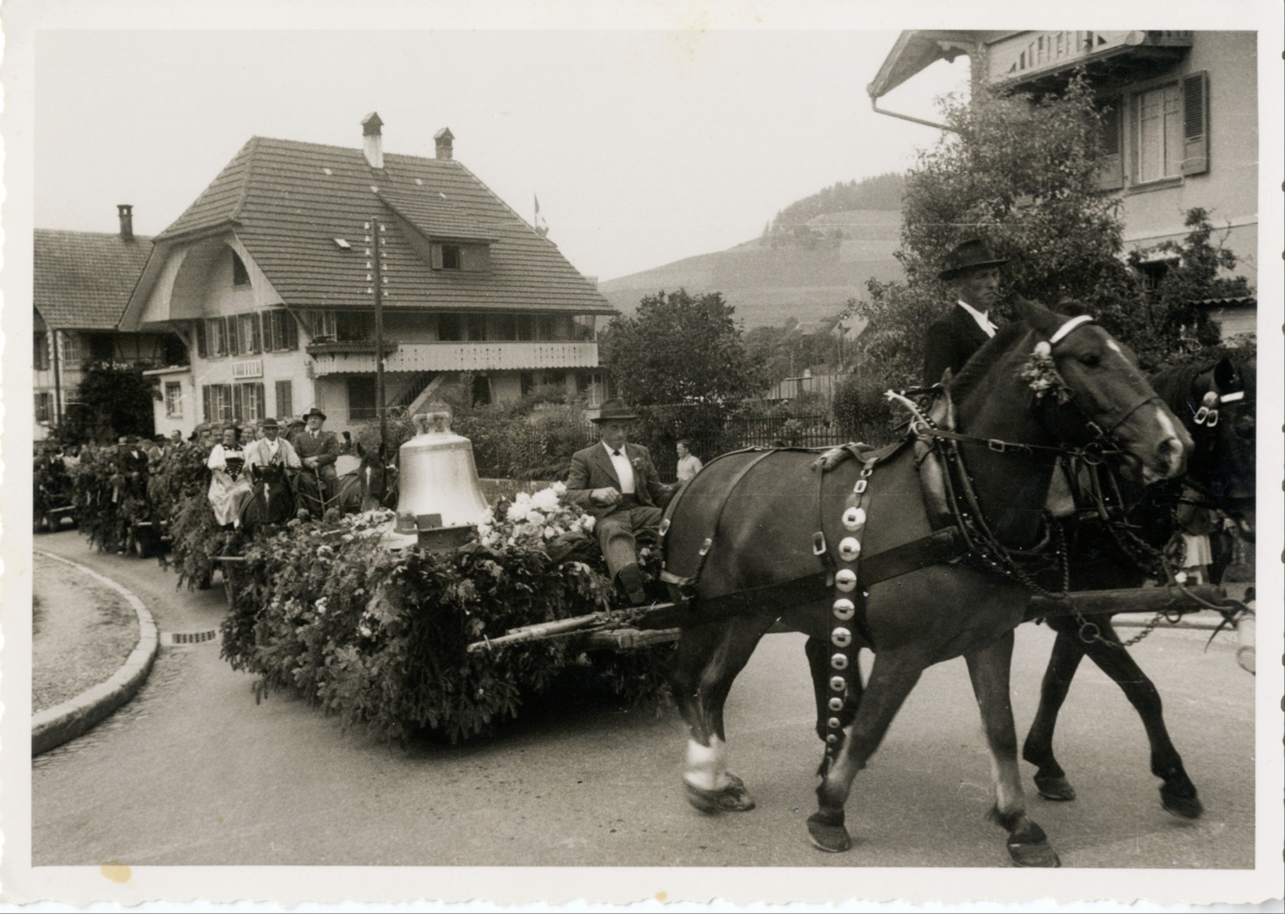 Feierlicher Glockenaufzug