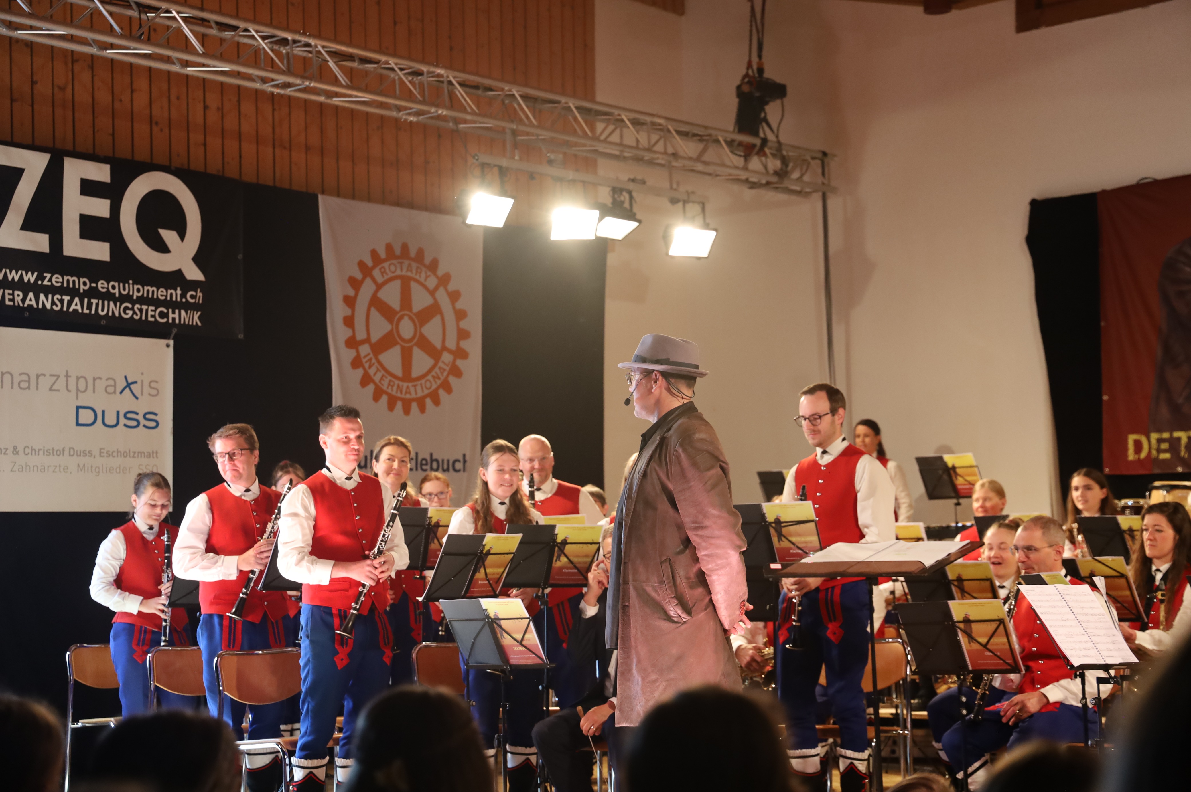 Eine Detektivgeschichte zum  Mitknobeln, Musik zum Hinhören